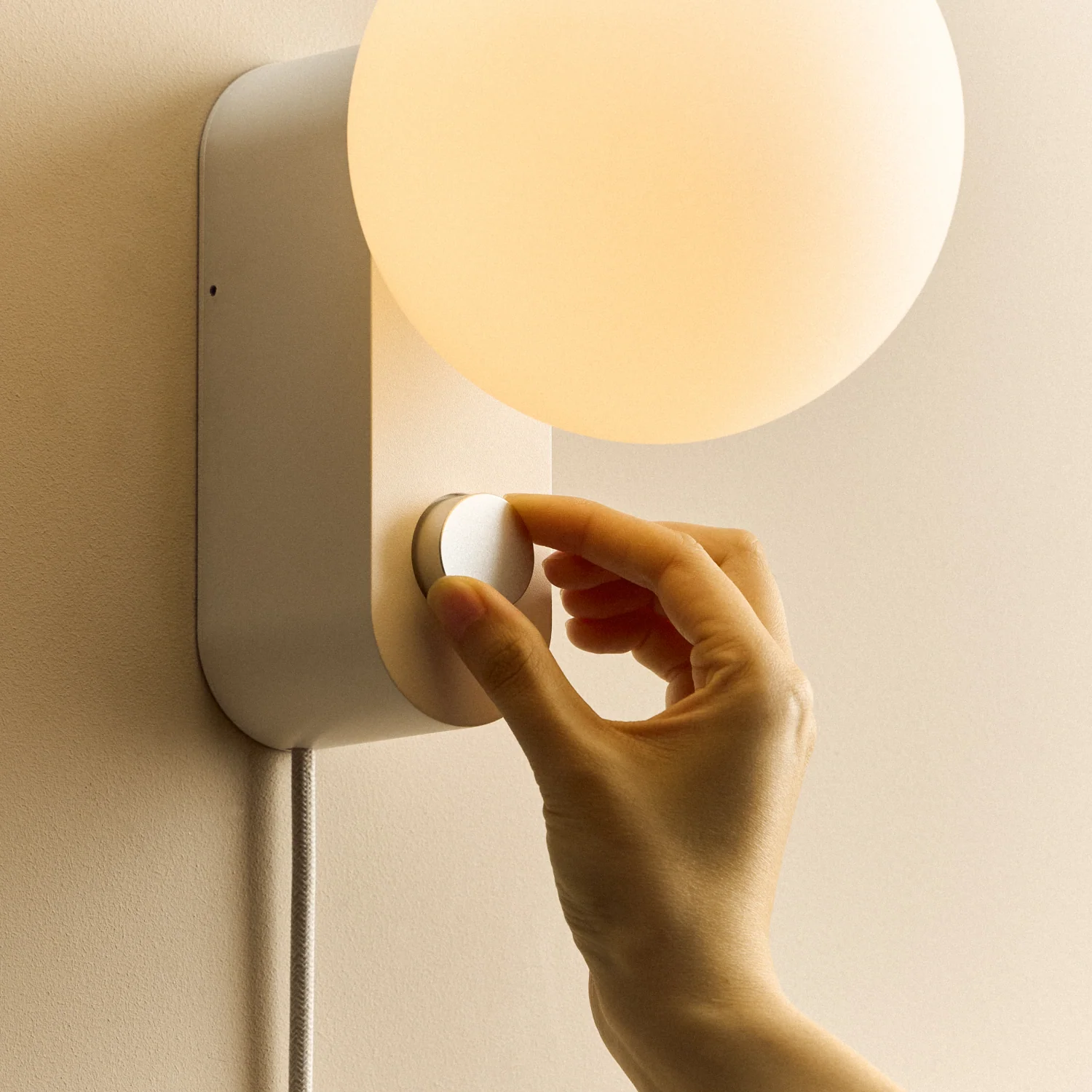 Alumina Multi-Use Lamp in Chalk - Image 8