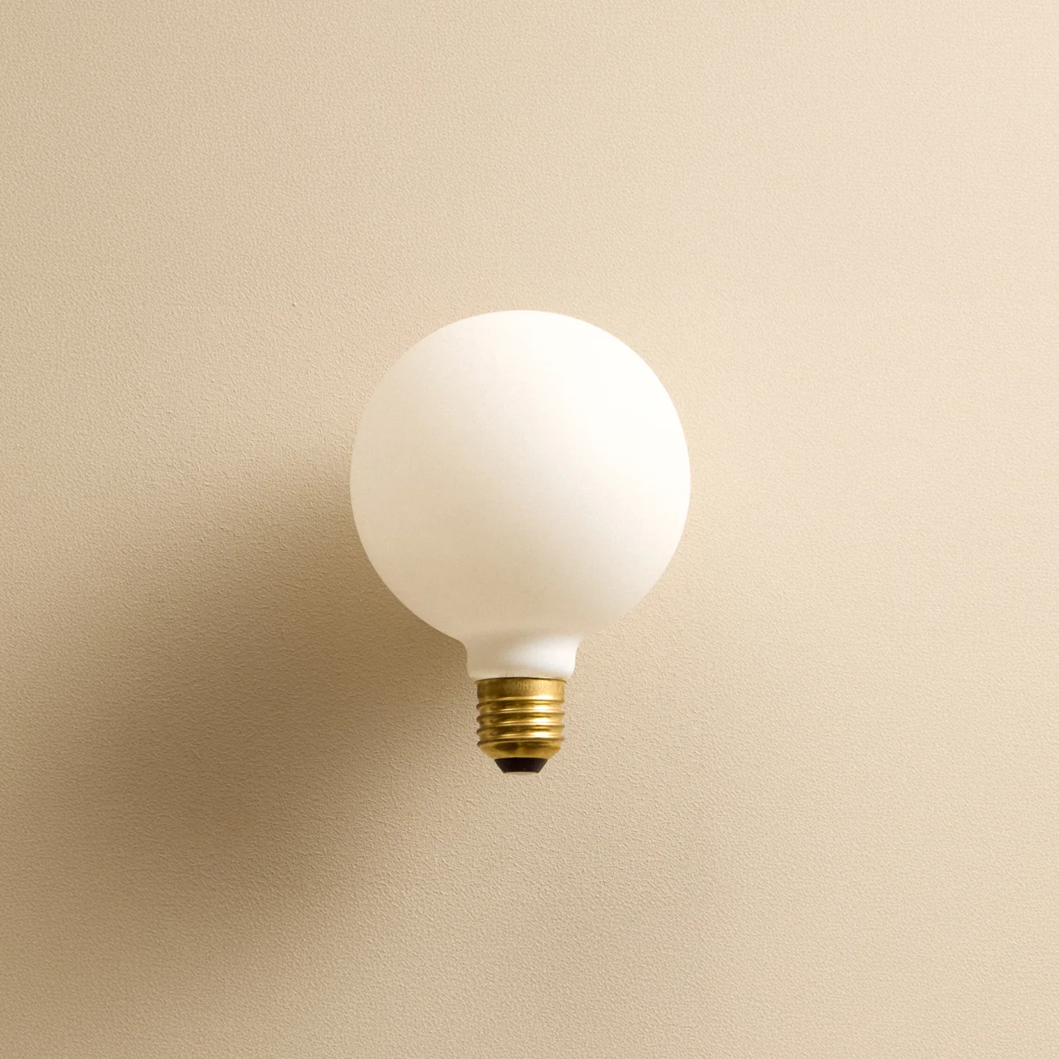 Sphere III E27 Dim-to-Warm LED Bulb