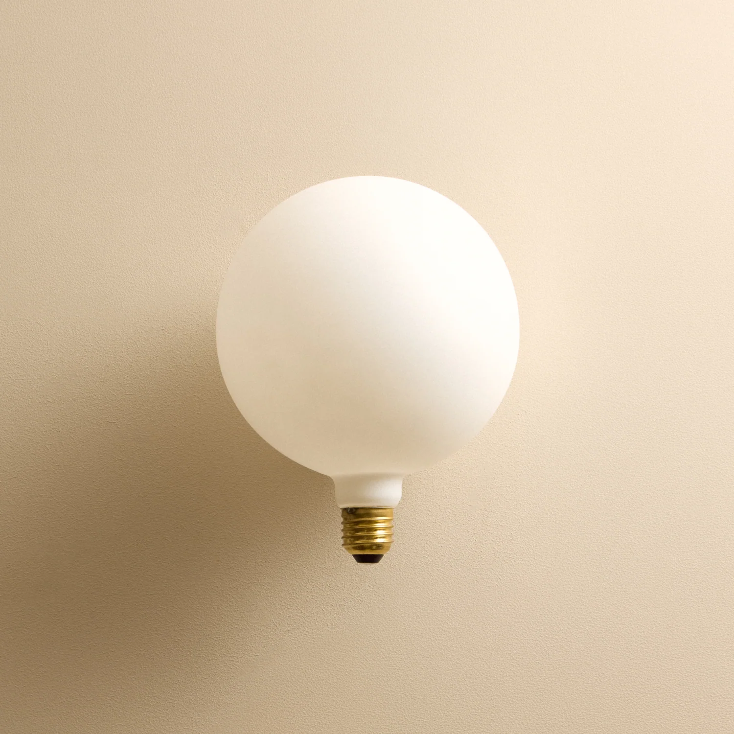 Sphere IV E27 Dim-to-Warm LED Bulb