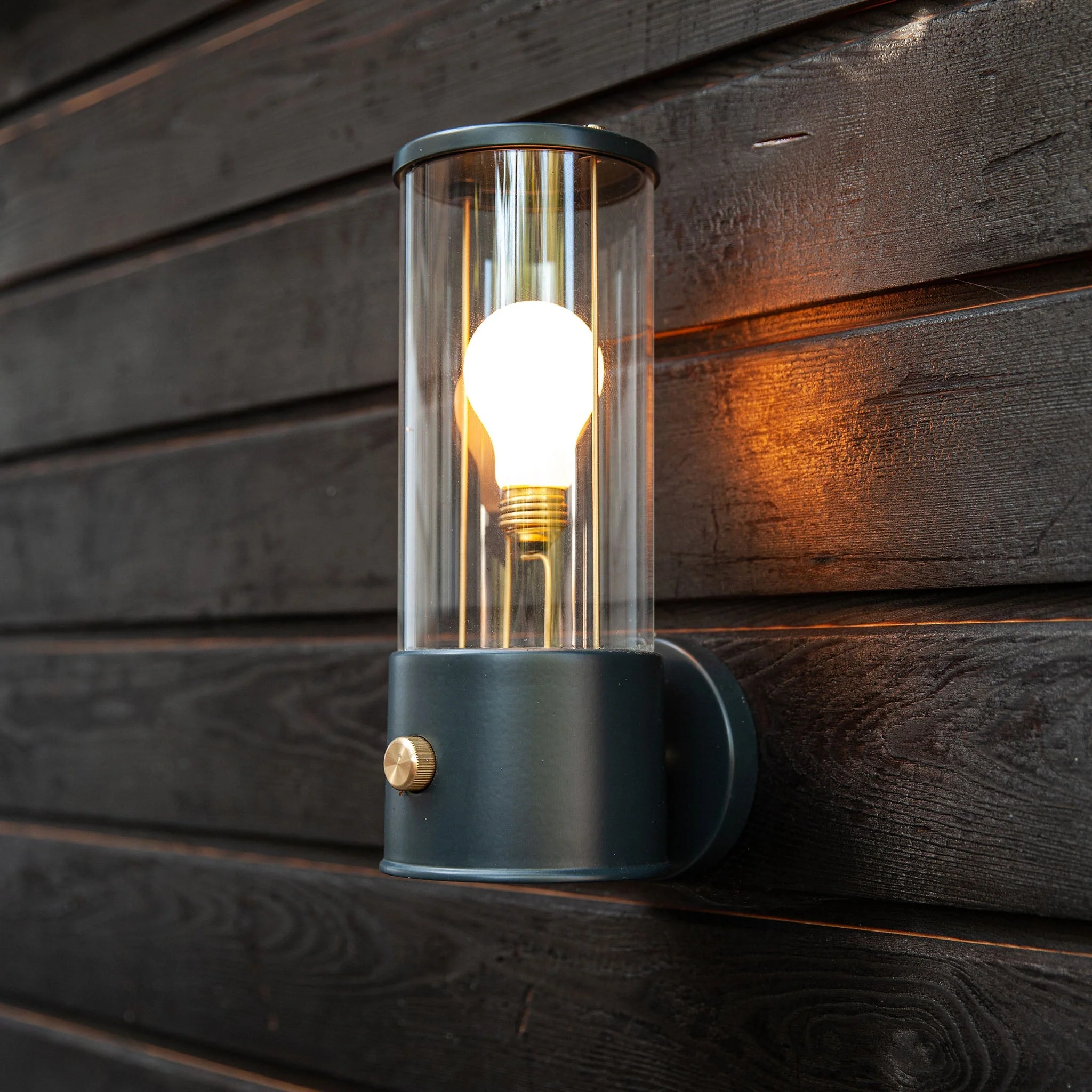 The Muse Wall Light in Hackles Black - Image 4